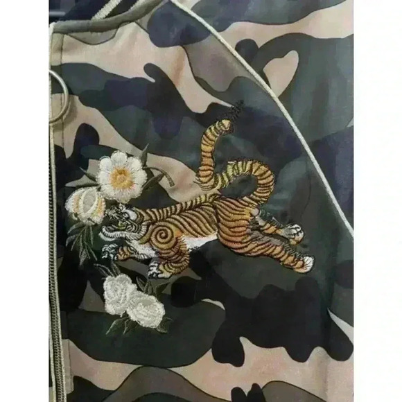 Elli White Camo Bomber Satin Jacket With Embroidered Tigers Size M/L - Picture 3 of 8